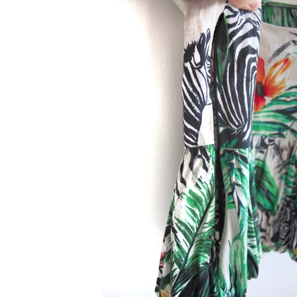 NWOT New York & Co. Tropical Zebra 7th Avenue Short Sleeve Top Small - Picture 8 of 11